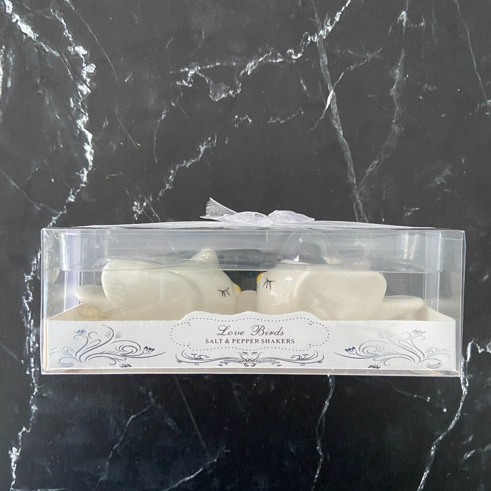 Cute Love Birds Ceramic pair of white doves Salt & Pepper Shakers Set